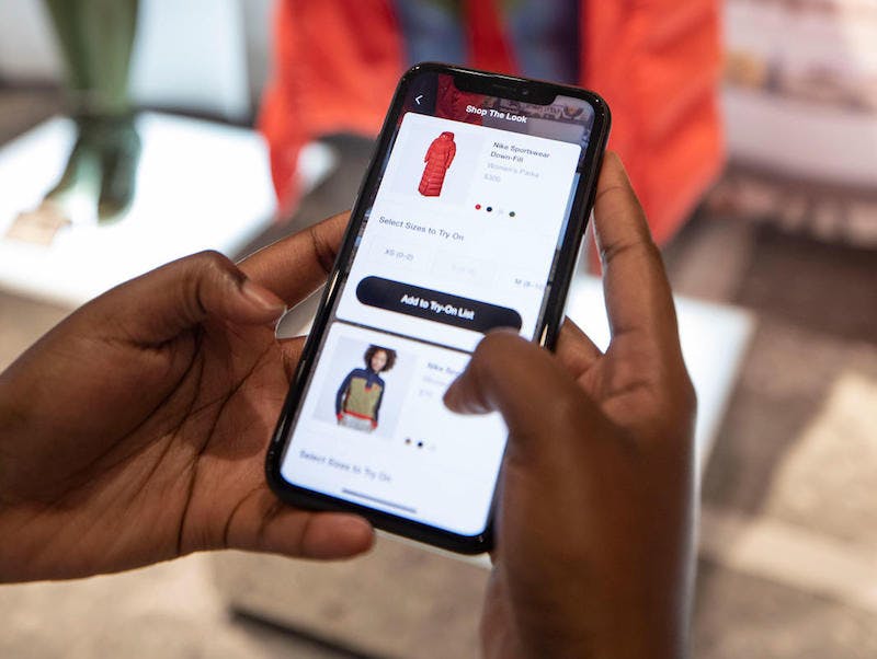 Hybrid CX: Four use cases for retailers integrating smartphones into stores